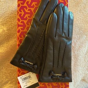Women’s Black COACH letter gloves. Size 6.5 NWT
